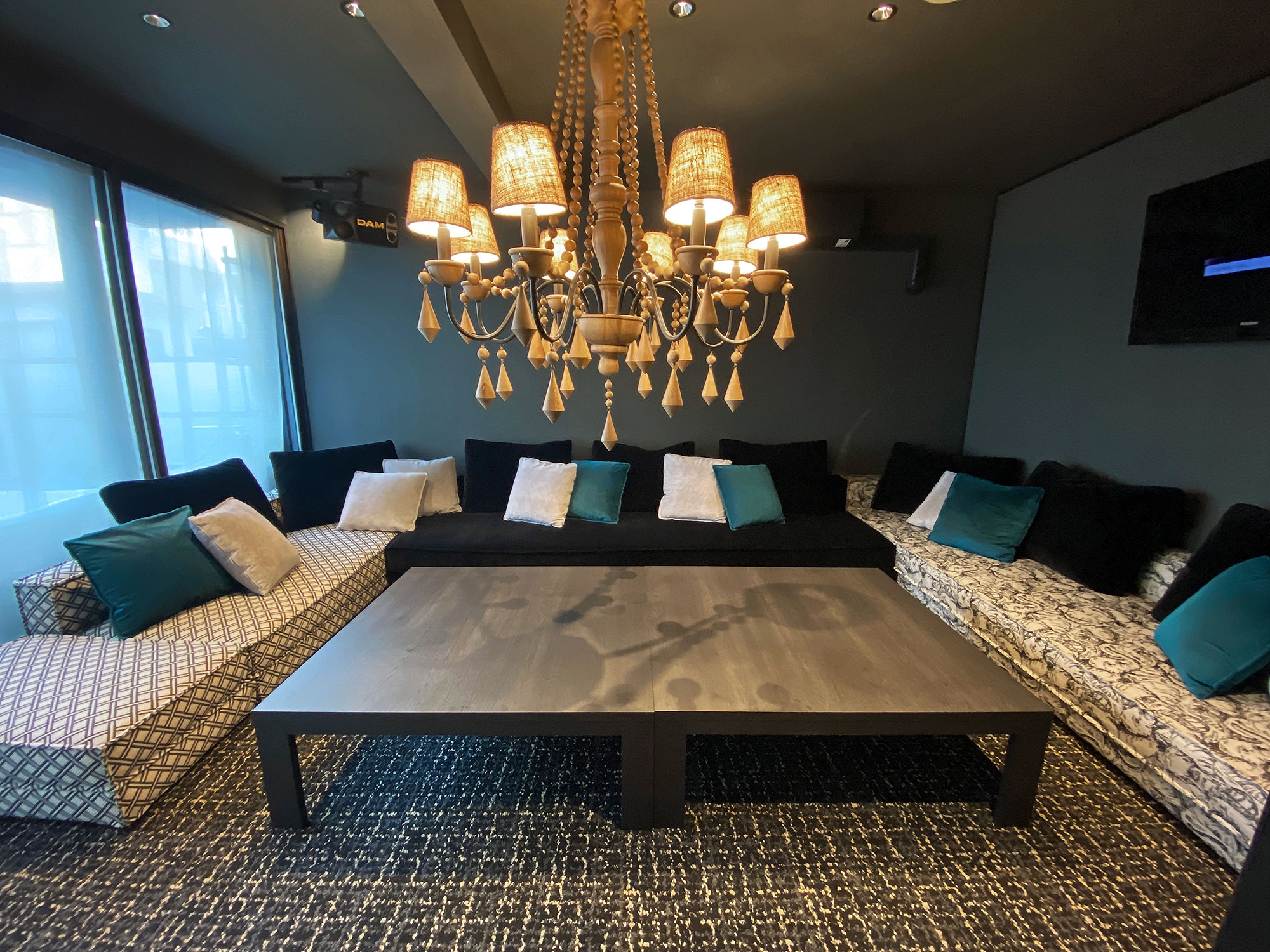 046 . 熟れた大人の遊び場