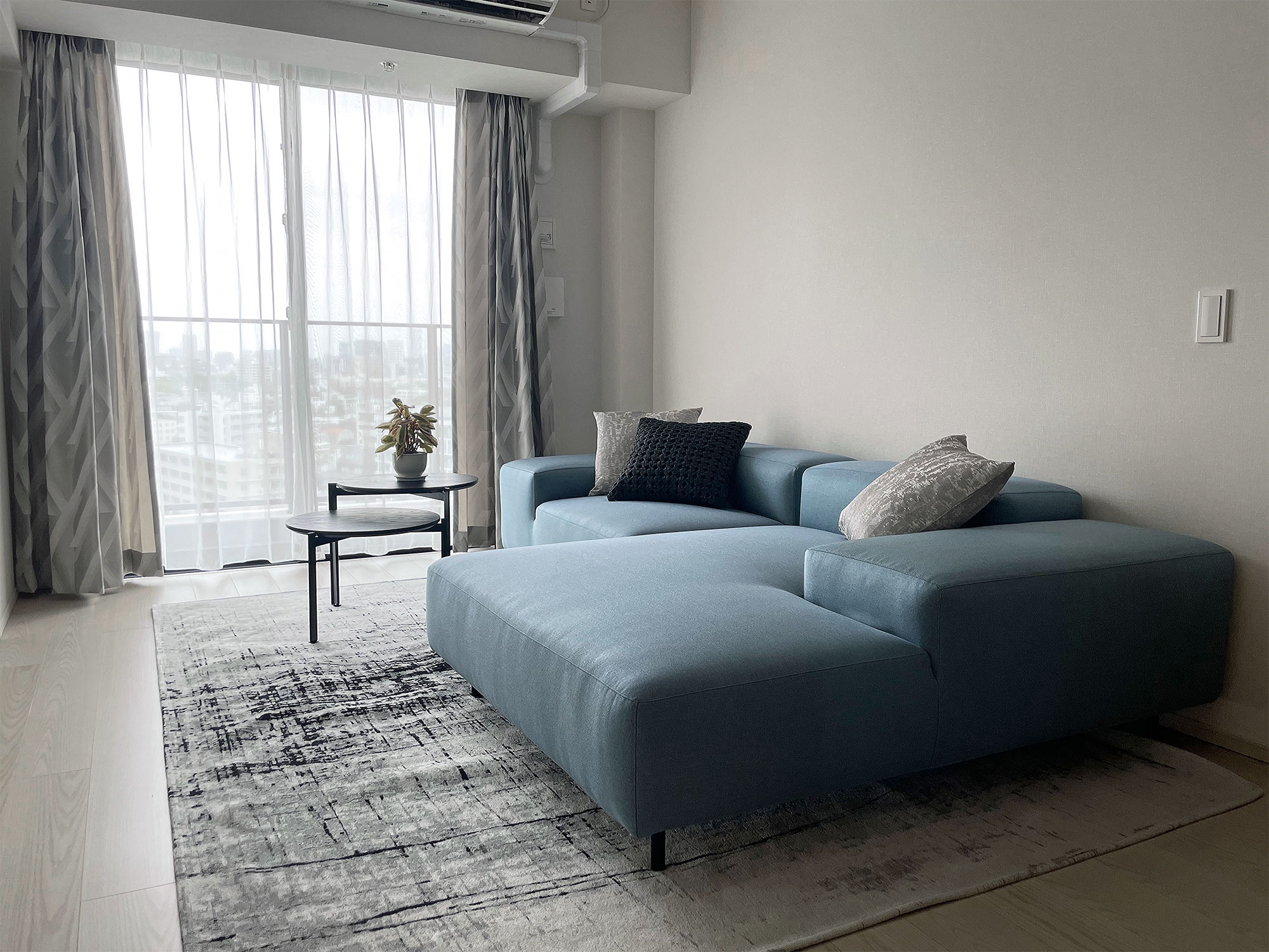 050 . 素材とフォルムを活かすModern Style